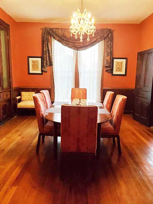 comminn dining room 500x667